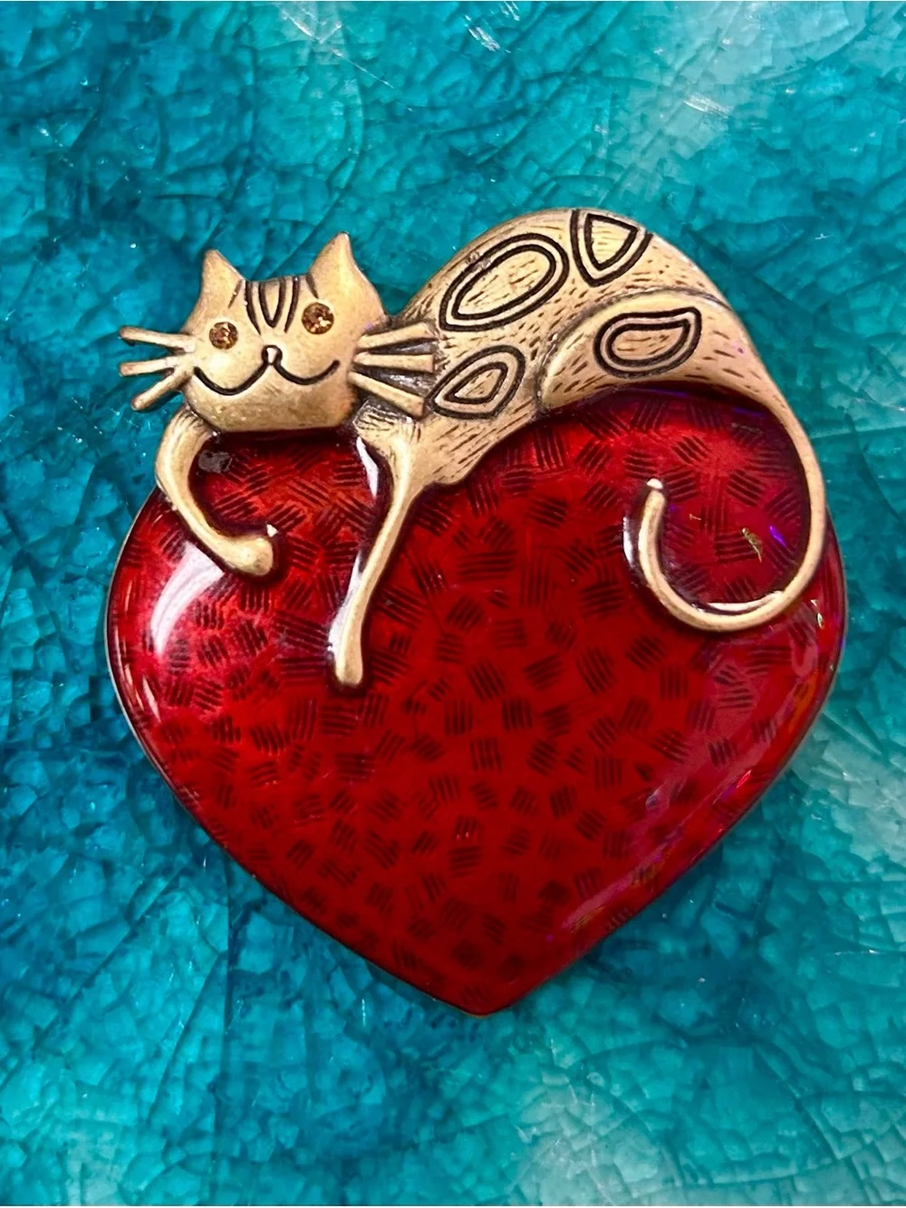 Adorable Cat Enamel Heart Vintage Brooch Pin